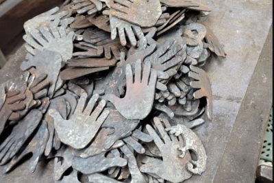 metal hands